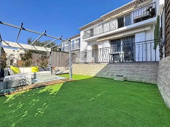 Cannes — House 6