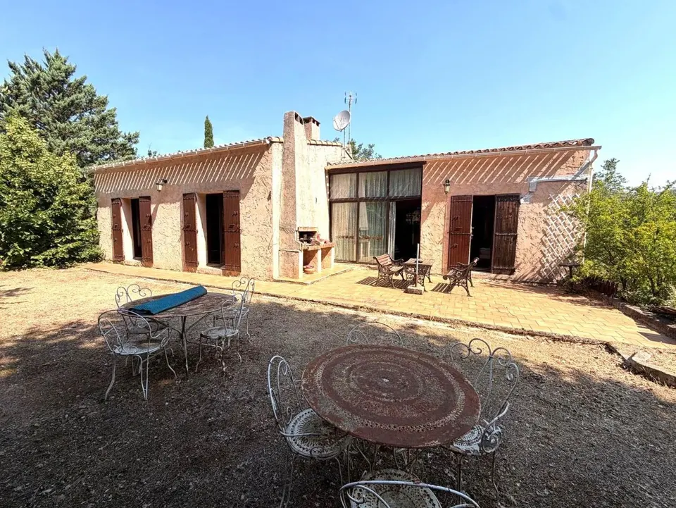 Real lot photos: facade with terrace, salon with fireplace, kitchen, bedroom