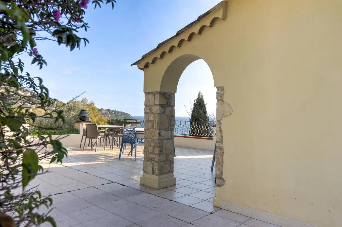 Veranda arch and balustrade