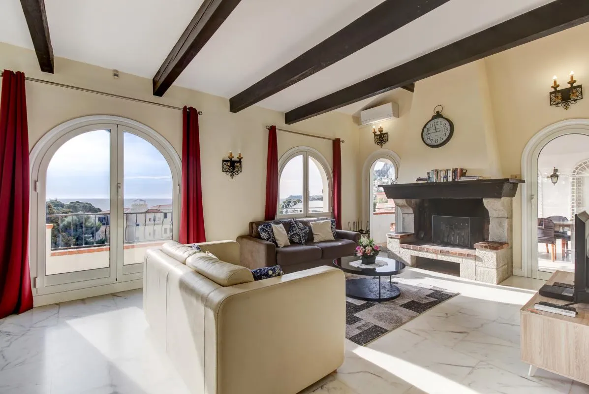 Living room, arched windows to the sea